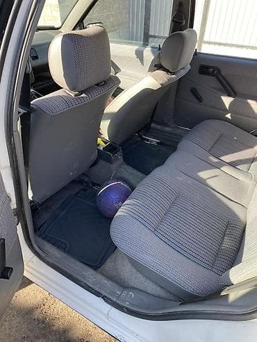ford taurus: Volkswagen Passat: 1991 г., Механика, Седан — 6