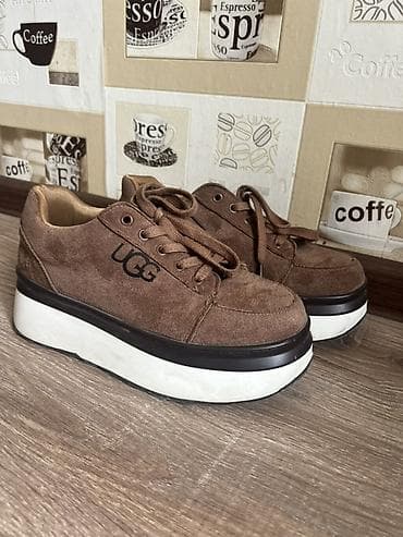 уги бишкек: Кроссовкалар, 40, UGG, Колдонулган, түсү - Күрөң, Өзү алып кетүү — 1
