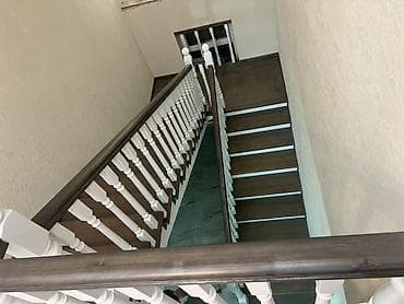 каменный ковёр: Деревянная лестница Для дома, Вид дерева: Дуб, Форма лестницы: Винтовая, Стиль: Классический — 7