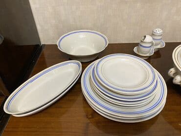 фарфоровые пасуды: Фарфоровый сервиз, Пр-во Корея. 2 тарелки для супа, 3 столовых — 13