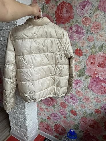 Джинсы: Женская стеганая куртка, цвет шампань/молочный. - Крой: прямой - — 3