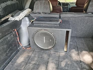 трекер для авто: Зз - Отдельный 4‑канальный усилитель Hertz (виден сбоку) — для — 6