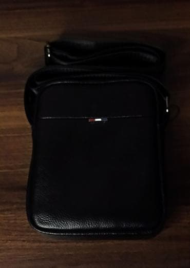 Барсетка, Tommy Hilfiger, Материал: Искусственная кожа, Застежка на молнии, Новый at lalafo.kg Барсетка, Tommy Hilfiger, Материал: Искусственная кожа, Застежка на молнии, Новый