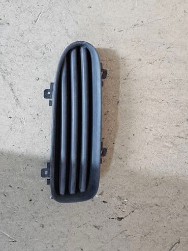 брызговики газ 53: Решетка радиатора Mazda 1996 г., Б/у, Оригинал — 1