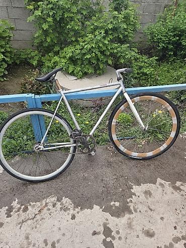 Фикс‑байк на 28" (700c) - Рама: алюминиевая классическая дорожная