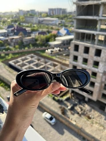 солнцезащитные очки женский: Солнечные очки в ретро-овальной форме. - Оправа: пластик под — 2