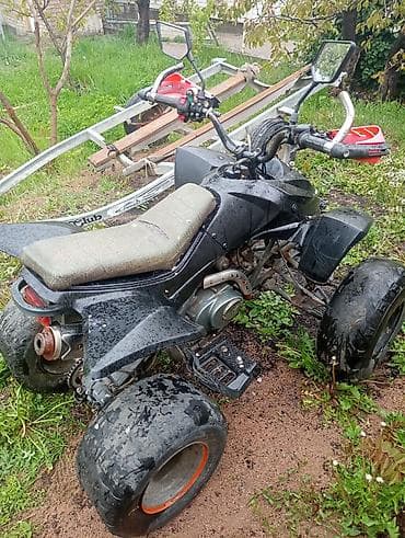 водинной скутер: Квадроцикл спортивного типа, компактный, с дорожными шинами широкого — 3