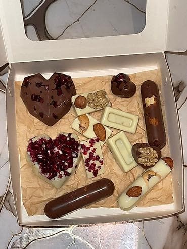 Акшактар, ун, шекер: Набор авторских конфет и шоколада ручной работы. Внутри: - Плиточки и — 2