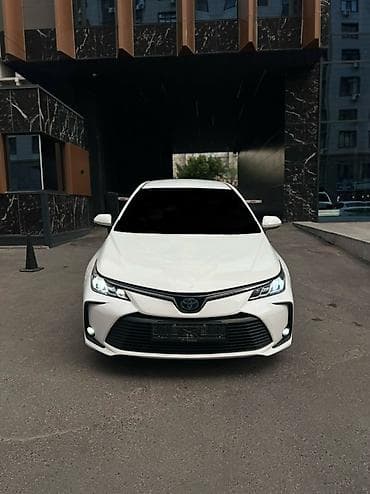 Toyota Corolla: 2020 г., 1.8 л, Автомат, Гибрид, Седан