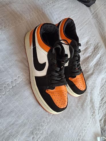 отдам даром обувь: Отдам даром обувь 38р. состояние хорошее, и одежды для подростков — 3