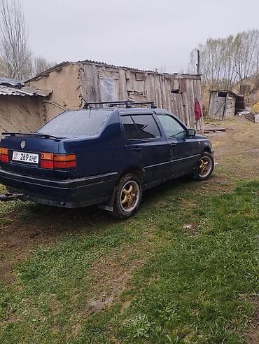 Транспорт: Volkswagen Vento: 1994 г., 2 л, Кол менен иштөөчү, Седан — 6