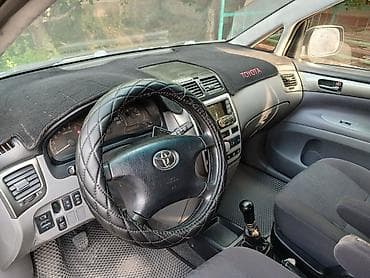 Продажа авто: Toyota Avensis Verso: 2002 г., 2 л, Механика, Бензин, Минивэн — 5