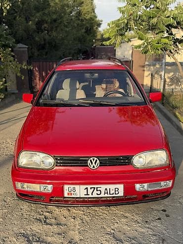 два авто: Volkswagen Golf Variant: 1996 г., 1.8 л, Механика, Бензин, Универсал — 2