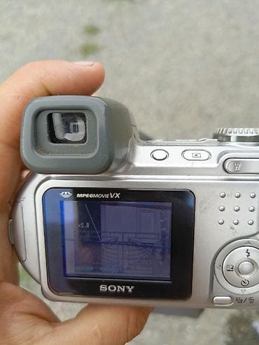Цифровой фотоаппарат Sony (серия Cyber-shot, с видоискателем и экраном — 3