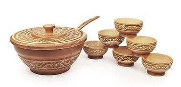 Набор деревянной посуды в национальном стиле. этно идиш ижарага