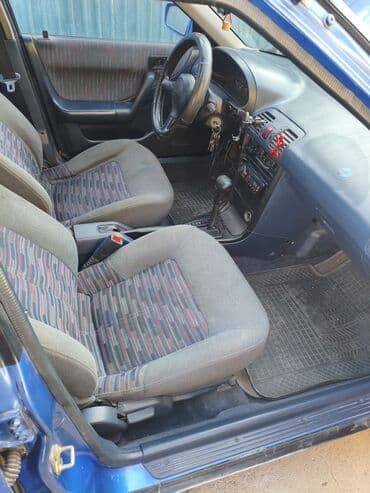 шины дордой: Mazda 323: 1989 г., 1.6 л, Автомат, Бензиновая, Хэтчбэк — 10