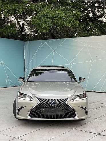 Lexus ES: 2019 г., 2.5 л, Вариатор, Гибрид, Седан