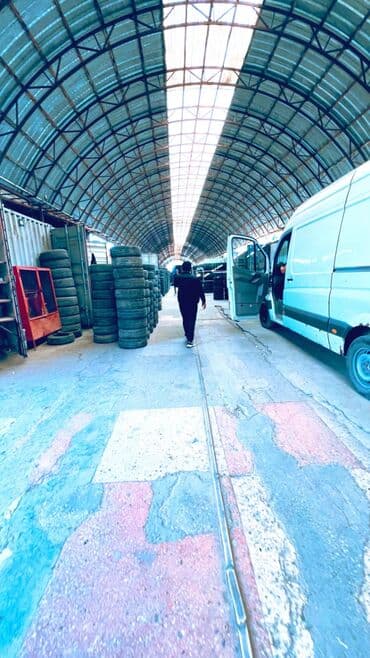 аксы бишкек: 📍 Продаётся место с 20-тонным контейнером г. Ош, район ХБК, рынок — 4