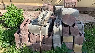 Терезелер жана комплектөөчүлөр: Продаю тумбы рваные.цвет шоколад и пескоблок на 15 размер,остаток — 2