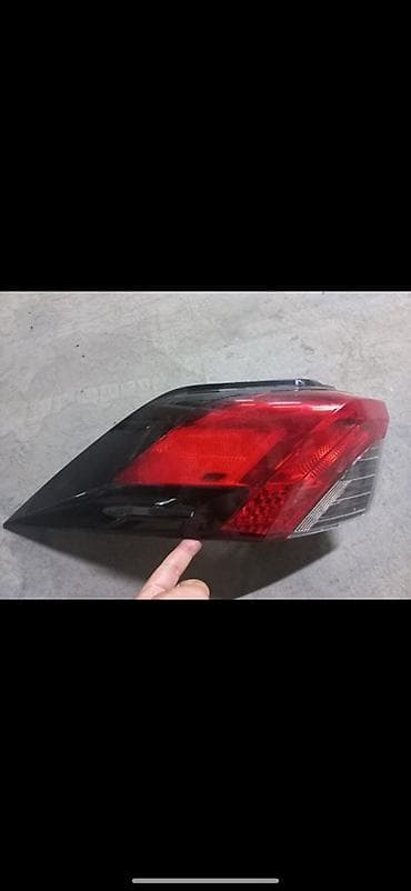 ambient light: Задний левый фонарь (внешний) для автомобиля Тойота Рав 4 с 2019 года — 1