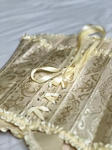 красивые вещи: Атласный корсет бежево‑кремового оттенка с жаккардовым узором. - — 2