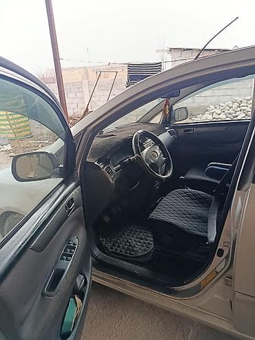 Toyota Avensis Verso: 2002 г., 0.2 л, Механика, Дизель, Минивэн