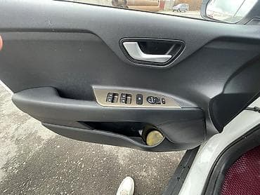 эксклюзивные коврики: Kia Stonic: 2018 г., 1.6 л, Автомат, Дизель — 3