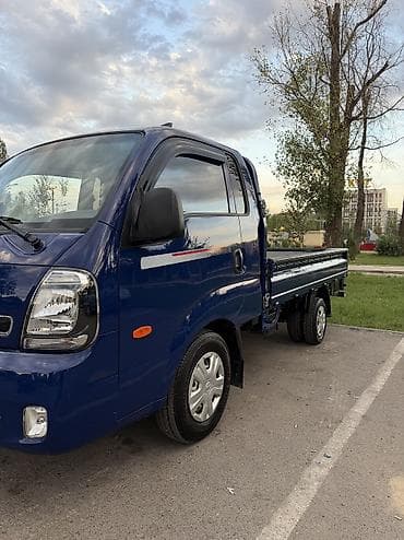 b class: Kia BONGO: 2024 г., 2.5 л, Механика, Газ, Фургон — 3