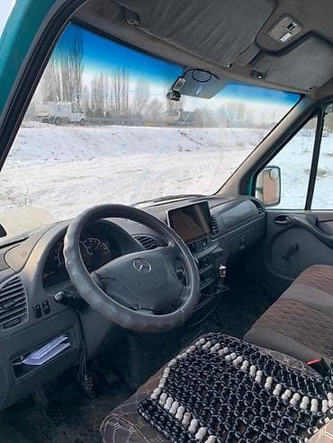 q 7: Легкий грузовик, Mercedes-Benz — 4