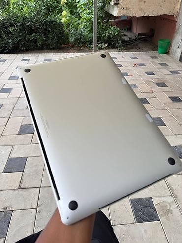 true: MacBook Pro 16" (серебристый) - Экран 16 дюймов Retina с тонкими — 4
