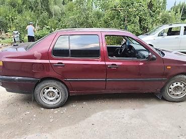 Транспорт: Volkswagen Vento: 1995 г., 1.8 л, Механика, Бензин, Седан — 2