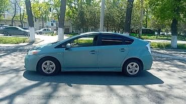 селика: Toyota Prius: 2015 г., 1.8 л, Робот, Гибрид, Хэтчбэк — 2