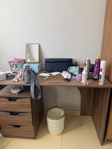 сервант для посуды: Письменный/туалетный стол с тумбой - Материал: ЛДСП с текстурой под — 2