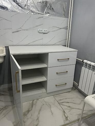 Тумба кухонная напольная с распашной дверцей и тремя выдвижными at lalafo.kg Тумба кухонная напольная с распашной дверцей и тремя выдвижными