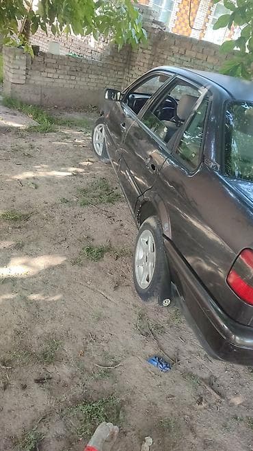 Volkswagen Passat: 1994 г., Кол менен иштөөчү, Седан — 1