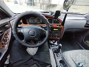 mazda 623: Hyundai Avante: 2001 г., Седан — 6
