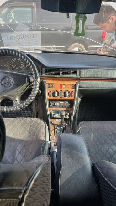 c class: Mercedes-Benz W124: 1994 г., 3.2 л, Автомат, Бензиновая, Седан — 4