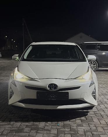 Toyota Prius: 2018 г., 1.8 л, Вариатор, Гибрид, Лифтбек at lalafo.kg Toyota Prius: 2018 г., 1.8 л, Вариатор, Гибрид, Лифтбек