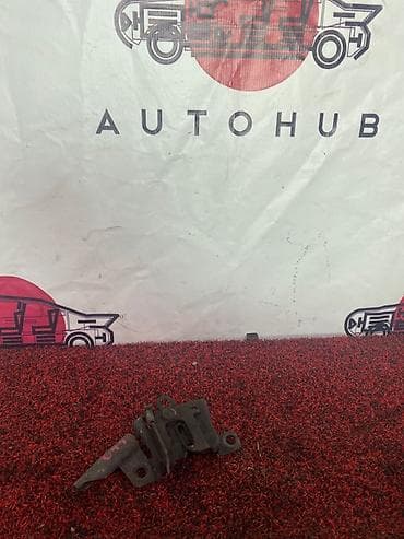 замок капота: Subaru — 1