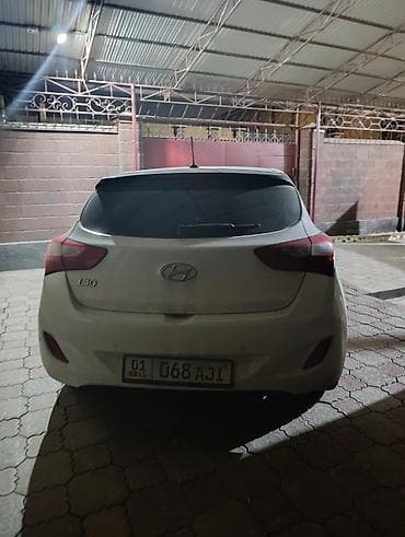 lada priors: Hyundai i30: 2014 г., Хэтчбэк — 4