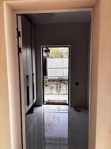 продам дом с участком: Двухэтажный современный дом с террасой и огороженной территорией — 4