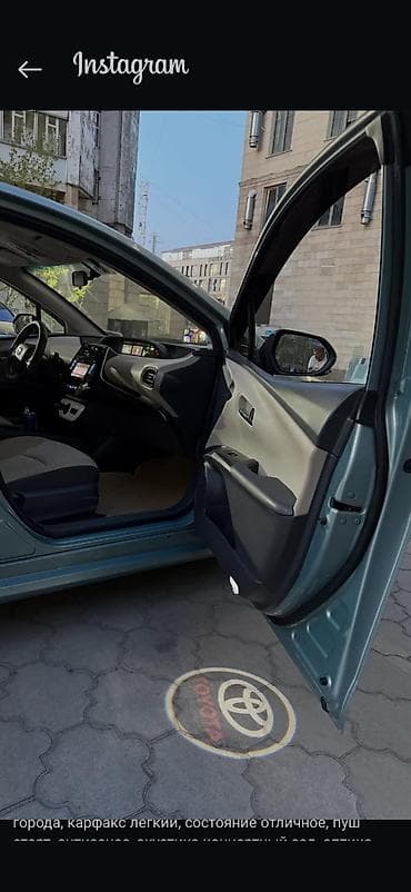 corolla 2004: Toyota Prius: 2016 г., 1.8 л, Гибрид, Хэтчбэк — 2