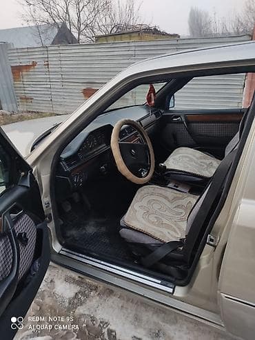 крыло 124: Mercedes-Benz W124: 1991 г., Седан — 5