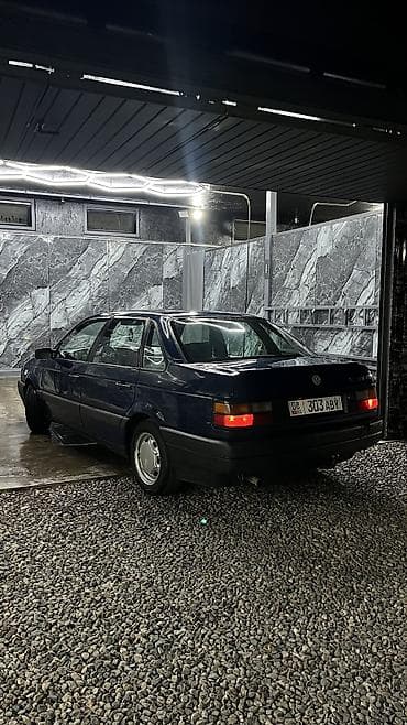 Унаа: Volkswagen Passat: 1991 г., 1.8 л, Кол менен иштөөчү, Бензин, Седан — 6