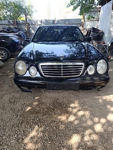 Автозапчасти: Mercedes-Benz E55 AMG (W210), черный седан. машина на разборе на — 1