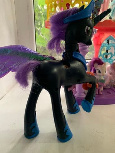 столовая для кукол: Всё за 4600 оригинальные фигурки, но у Луны сломано крыло, а у многих — 2