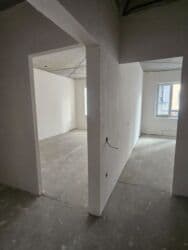 срочно продаётся 1 комнатная квартира в районе ошского рынка по улице молодая гвардия токтогула: 1 комната, 51 м², 108 серия, 6 этаж, ПСО (под самоотделку) — 11