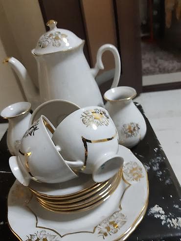 Сейфы: Чайные сервизы (несколько комплектов) 1) Перламутровый фарфор с — 2