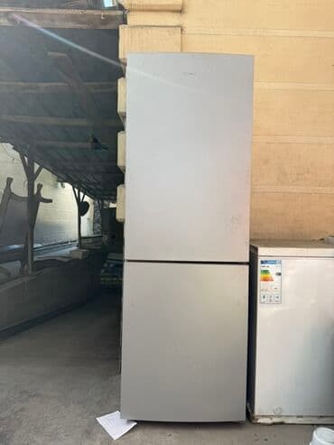 куплю холодильников: Двухкамерный холодильник с нижней морозильной камерой, серебристый — 1