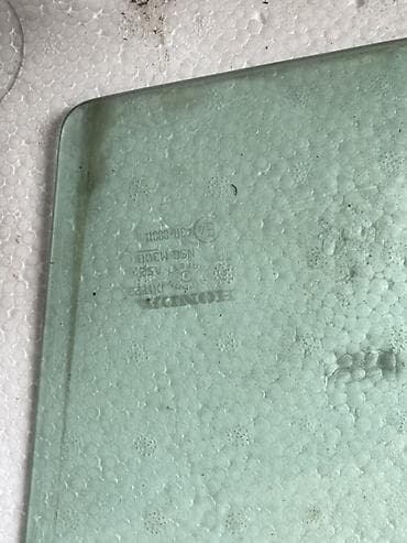 Подкрылки, брызговики, защита днища: Стекло двери и комплект фурнитуры Honda фит Описание: - Оригинальное — 2